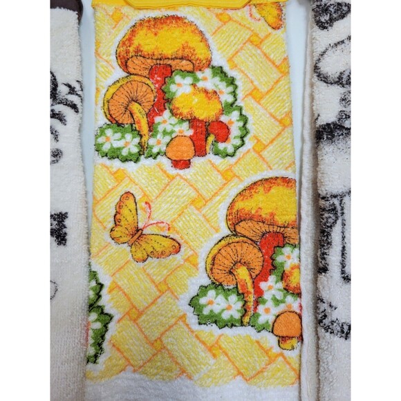3 Vintage Mid Century Mushroom Kitchen Hand Towels - Picture 3 of 9